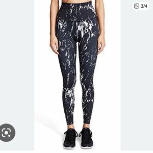 Beyond Yoga Olympus Black White Leggings XS